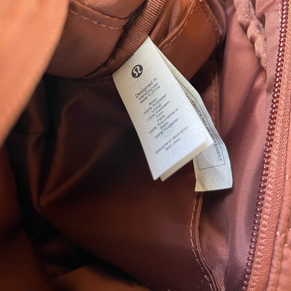 Lululemon Quilted Embrace Bag Vol 4L in Ancient Copper - Picture 12 of 14